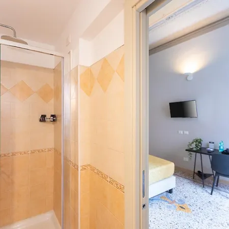 Iron Cityaus Termini Гостевой дом *